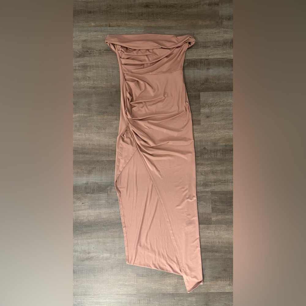 NWT. Baltic Born Blush/Mauve Off the Shoulder Dress
